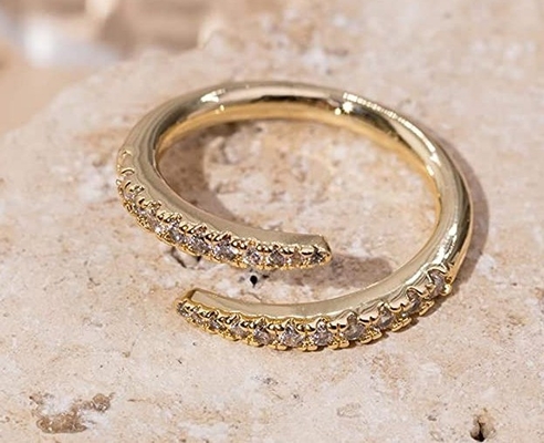 14K स्वर्ण चढ़ाना घन Zirconia ओपन ट्विस्ट अनंत काल बैंड रिंग ECO अनुकूल
