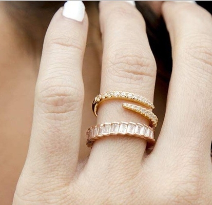 14K स्वर्ण चढ़ाना घन Zirconia ओपन ट्विस्ट अनंत काल बैंड रिंग ECO अनुकूल
