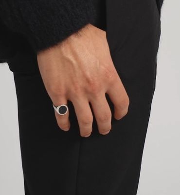 18K गोल्ड प्लेटेड ब्लैक ओनेक्स 925 स्टर्लिंग सिल्वर पुरुषों की सिग्नेट रिंग