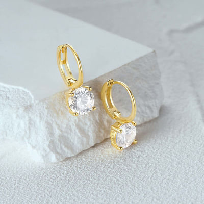 925 स्टर्लिंग चांदी 18K स्वर्ण चढ़ाना सोलिटेयर सफेद घन Zircon Huggies झुमके