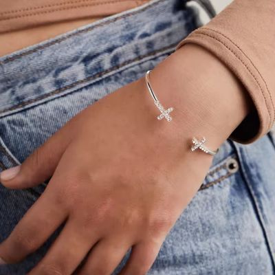 पेव इनक्लेड क्रिस्टल ज़िरकोन 925 स्टर्लिंग सिल्वर बंगला क्रॉस कफ 18K गोल्ड बंगला