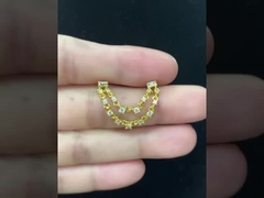 हल्का विलासिता: आरामदायक कॉपर और सिल्वर डिज़ाइन।