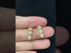 हल्का विलासिता: आरामदायक कॉपर और सिल्वर डिज़ाइन।