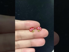 हल्का विलासिता: आरामदायक कॉपर और सिल्वर डिज़ाइन।